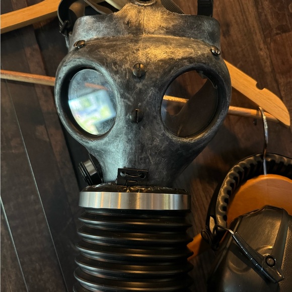 Insidious Gas Mask Costume Prop - Picture 3 of 4